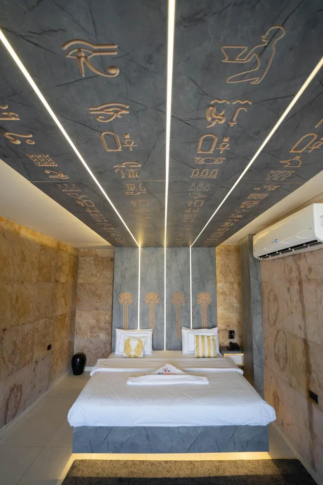 جناح جونيور بسرير كوين، Great Pyramid Inn 9/10