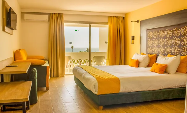 جناح عائلي بسرير كينج وسريرين منفصلين مع أريكة، Hamilton Agadir 3/10