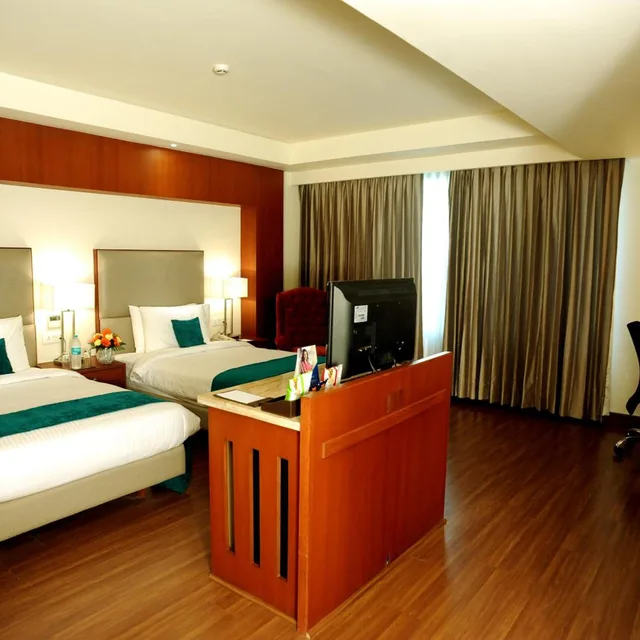 غرفة ديلوكس بسرير مزدوج، Sarovar Portico 2/3