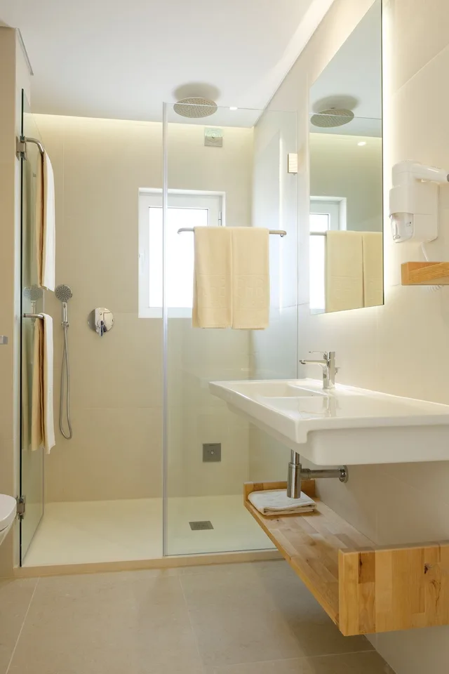 شقة ديلوكس بسريرين منفصلين بإطلالة على البحر بغرفة نوم واحدة مع أريكة، 3HB Falesia Garden 1/1