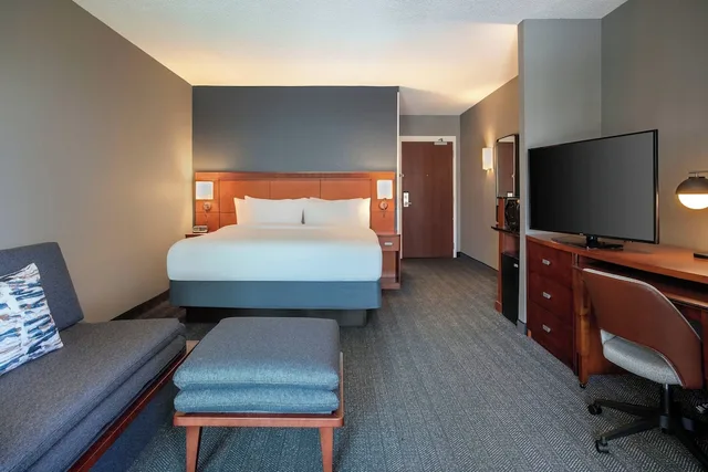 غرفة بسرير كينج بشرفة، Courtyard Fort Lauderdale SW Miramar 2/5