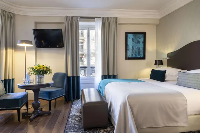 غرفة ديلوكس بسرير كينج بإطلالة على المدينة بشرفة، Hotel Edouard 7 Paris Opera 1/3