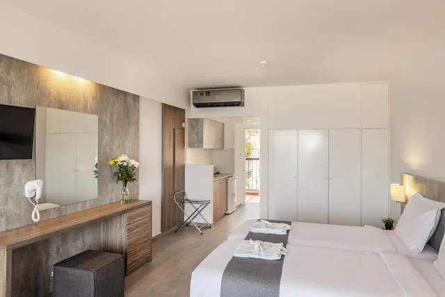 Superior, Twin Beds, Inland View, Sofa، Kapetanios Aqua Resort 2/2