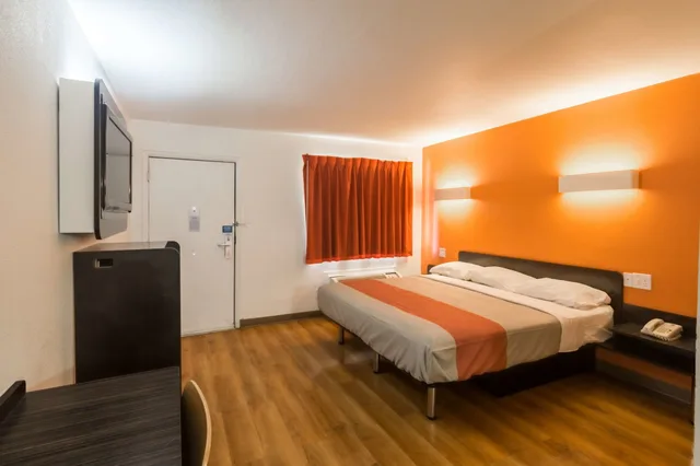 غرفة قياسية بسرير كينج، Motel6 Wichita Falls, TX - North 2/7