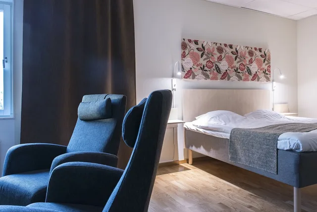 غرفة عائلية بسريرين منفصلين مع أريكة، Hotell Björken 3/9