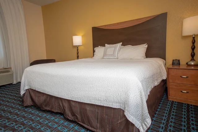 غرفة بسرير كينج لذوي الإعاقة، Fairfield Inn And Suites Knoxville East 2/5