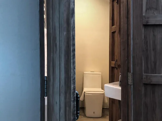 كوخ بسرير كينج، Doowall Hotel 7/8