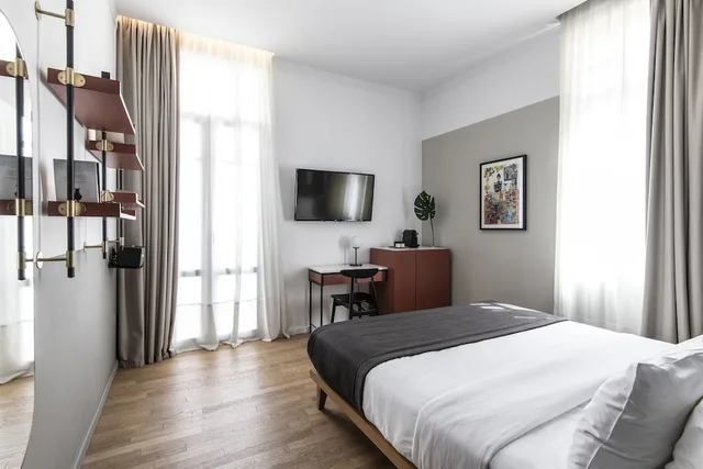 Superior, King Bed, The Modernist 1/8