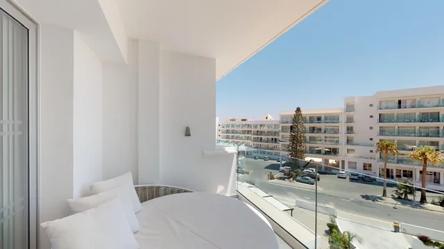 Junior Suite, King Bed, Lateral Side Sea View، Blue Ivy Hotel And Suites 4/10