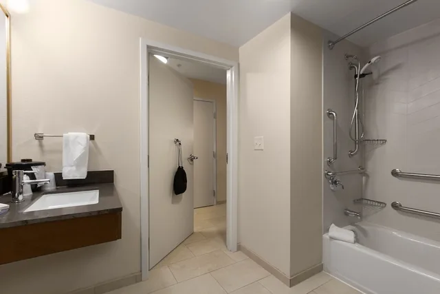 غرفة بسريرين كوين لذوي الإعاقة، Fairfield Inn Suites Elizabeth City 2/2
