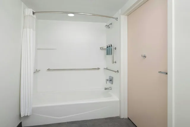 غرفة بسريرين كوين لذوي الإعاقة، Courtyard Chesapeake Greenbrier 3/3
