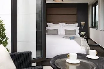 غرفة ديلوكس بسرير فردي بشرفة، The Westbridge 1/1