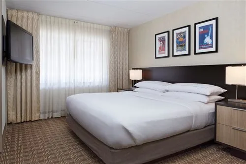 جناح بشرفة، Doubletree Suites By Hilton Nashville Airport 1/1
