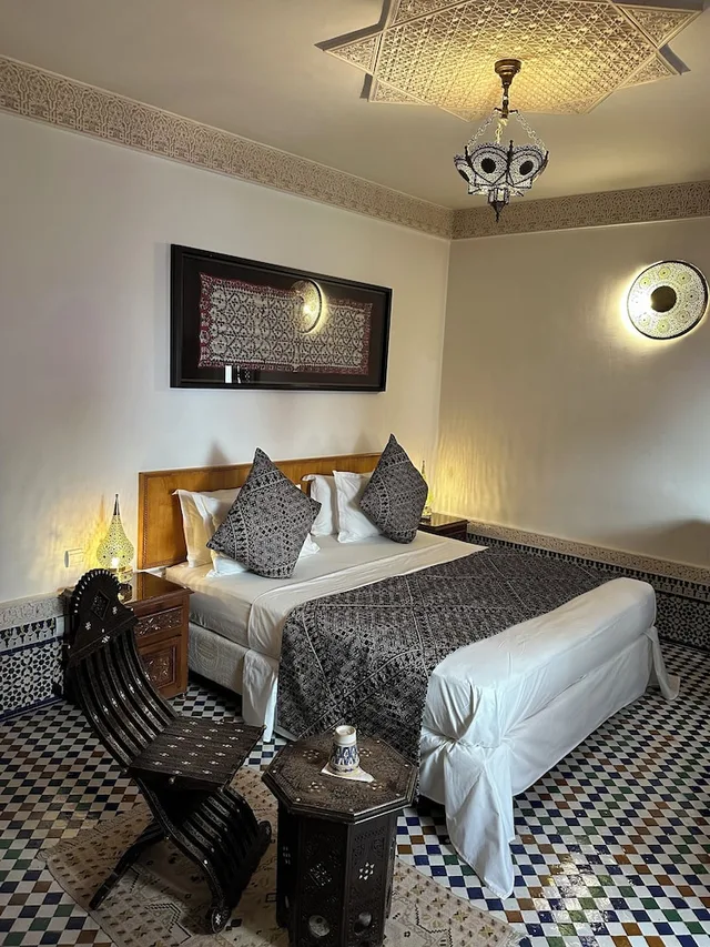 غرفة سوبيريور بسرير كوين بإطلالة على الفناء، Riad Mazar Fes 2/10