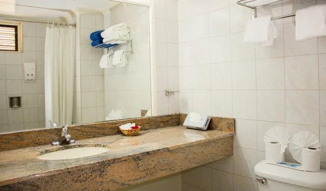 غرفة سوبيريور بسرير كينج، Bay Gardens Hotel 6/9
