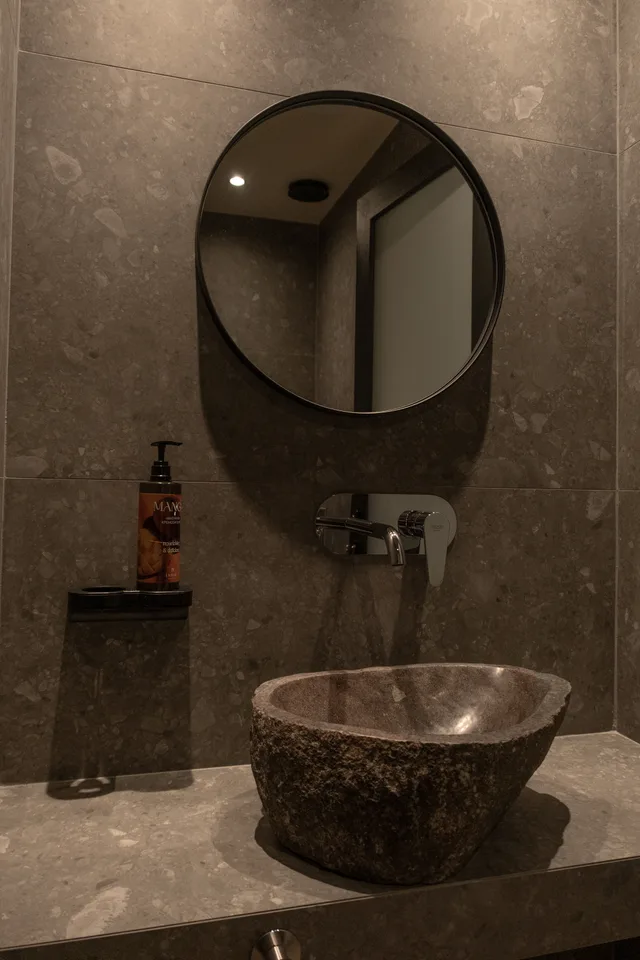 Junior Suite, Outdoor Jetted Tub، Royal Hotel and Suites 6/7