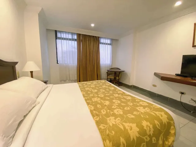Room, Queen Bed, Hotel Faranda Express Puerta Del Sol Barranquilla, A Member of Radisson Individuals 1/10
