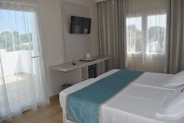 غرفة بسريرين منفصلين بشرفة، Hotel Cala d Or - Adults Only 10/10