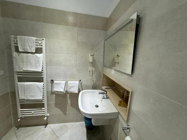 غرفة رباعية، Hotel Holidays 3/4