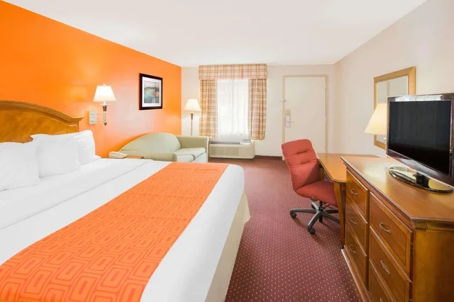 غرفة قياسية بسرير كينج، Howard Johnson By Wyndham Dothan 1/2