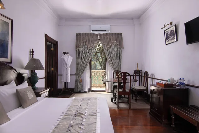غرفة جونيور بسريرين منفصلين، Queens Hotel 1/3
