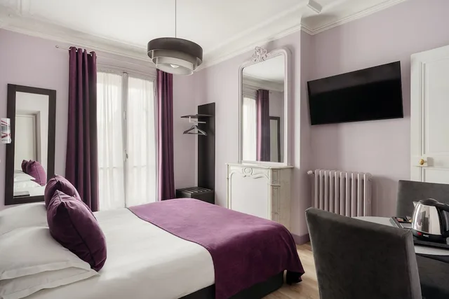 غرفة كلاسيكية بسرير كوين بإطلالة على المدينة، HOTEL D'ARGENSON 4/5