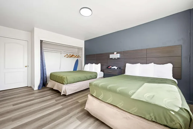 غرفة بسريرين مزدوجين، Econo Lodge Inn & Suites Heavenly Village Area 1/10