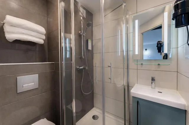 غرفة سوبيريور بسرير كينج، Kyriad Direct Orleans Nord - Cap Saran 4/4