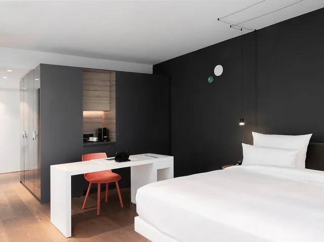 غرفة سوبيريور بسرير كينج، KPM Hotel and Residences 1/4