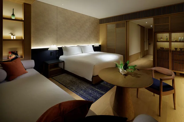 غرفة بريميير ديلوكس بسرير كينج مع أريكة، ROKU Kyoto, LXR Hotels & Resorts 1/2