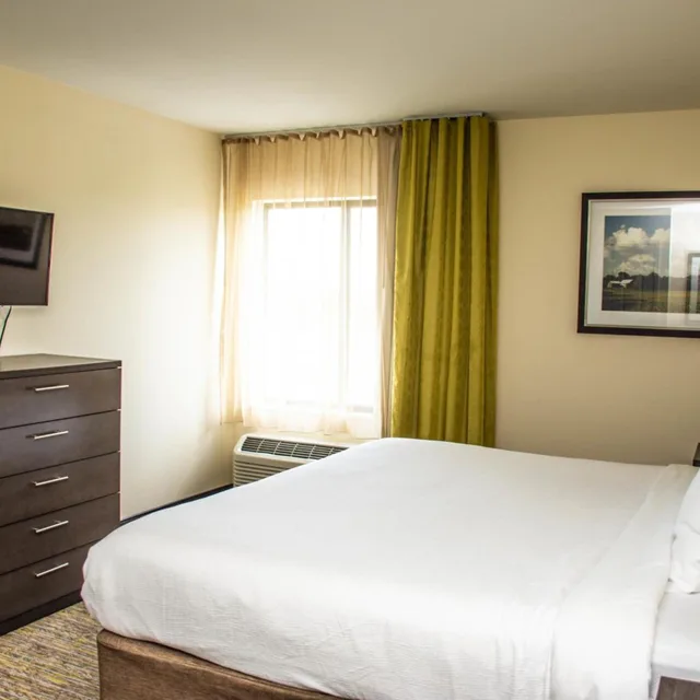جناح بسرير كينج بغرفة نوم واحدة مع أريكة، CANDLEWOOD SUITES OVERLAND PARK 3/7