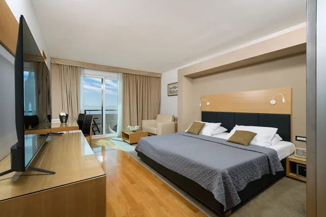 غرفة ديلوكس بسرير مزدوج أو سريرين منفصلين بإطلالة على البحر بشرفة، Hotel San Antonio 2/9