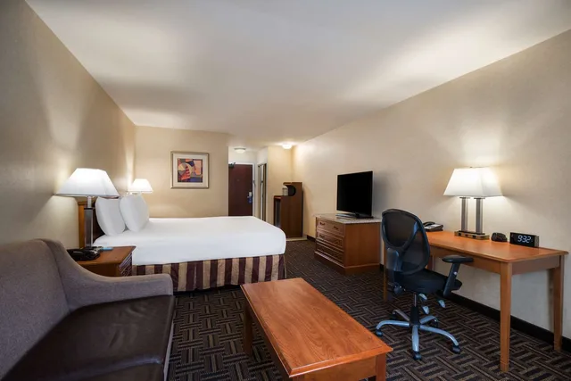 جناح بزنس بسرير كينج مع أريكة، Best Western Norwalk Inn 2/3