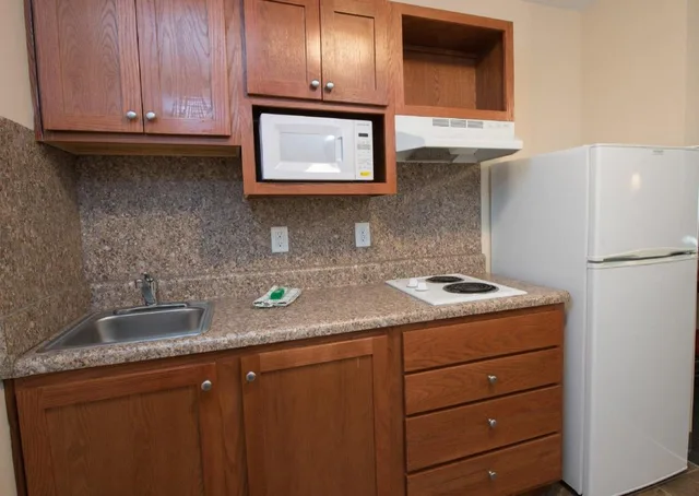 جناح بسرير كينج لذوي الإعاقة، Red Roof Inn And Suites Dickinson 7/8