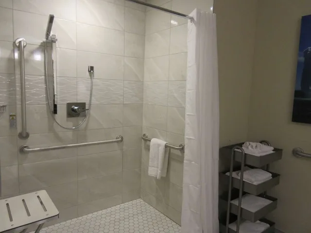 غرفة بسرير كوين لذوي الإعاقة، Best Western Plus St. John s Airport Hotel and Suites 2/2