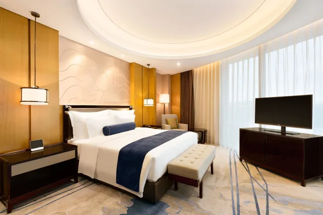 Wyndham, Suite, King Bed، Wyndham Yuelai 1/5