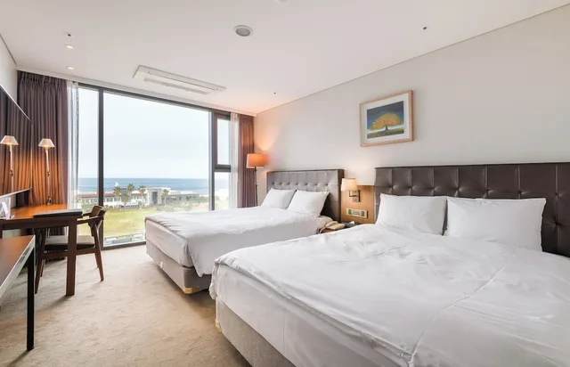 غرفة عائلية بسريرين مزدوجين بإطلالة على البحر، Grabel Hotel Jeju 2/4