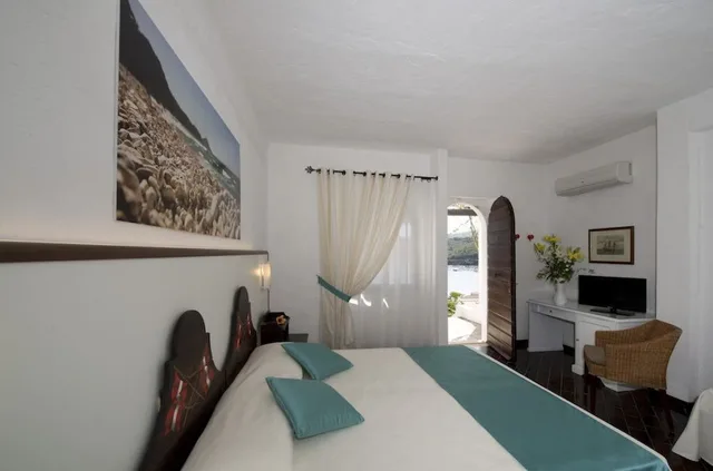 Superior, Double Bed, Cala di Mola 1/3
