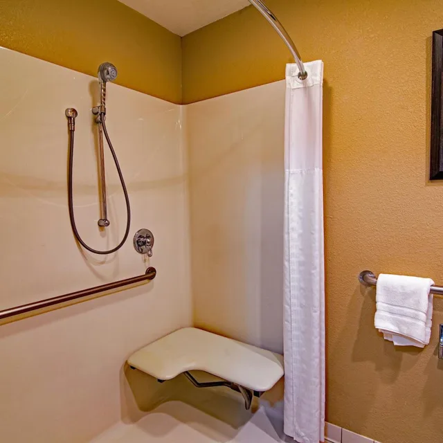 غرفة بسرير كوين لذوي الإعاقة، Best Western Plus Heritage Inn 1/2