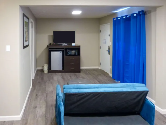 Upgrade, Suite, 2 Queen Beds، Rodeway Inn and Suites Ontario 4/5