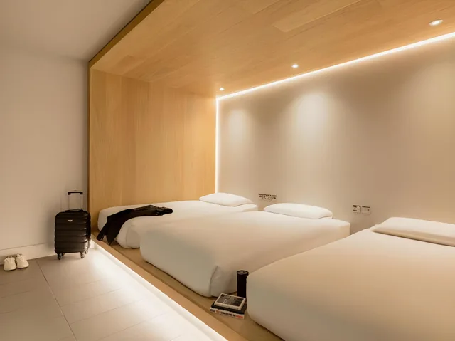 Cocoon, Triple، Zedwell Piccadilly Circus 1/1
