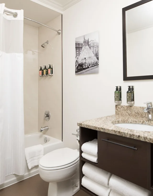 Signature, Suite, King Bed, Spokane Club Inn 3/4