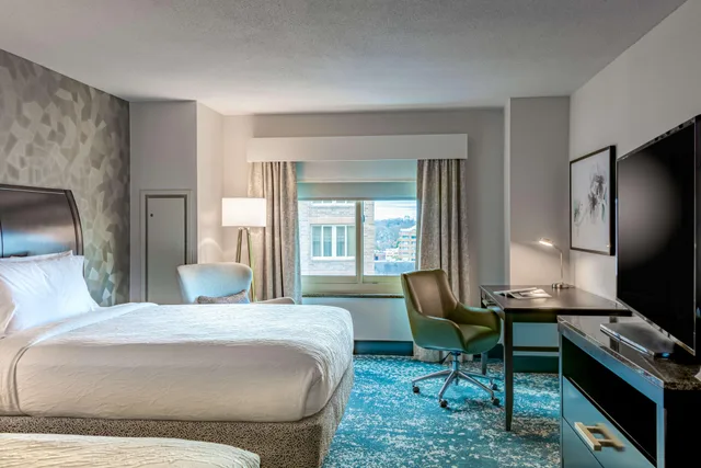 غرفة بريميوم بسرير كوين، Hilton Garden Inn Bethesda Downtown 3/4