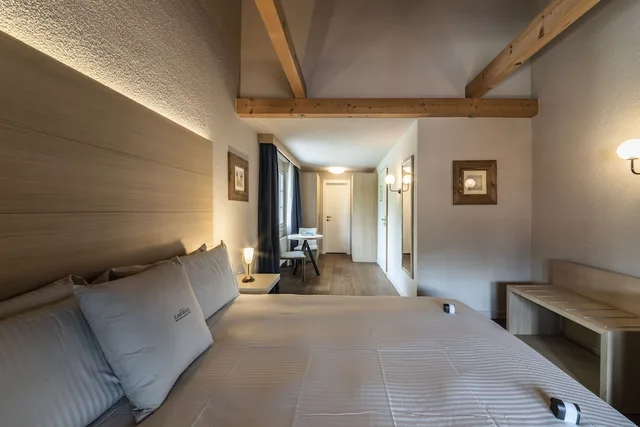 غرفة قياسية بسرير كوين بشرفة، Maya Caprice Boutique Hotel and Spa 2/3