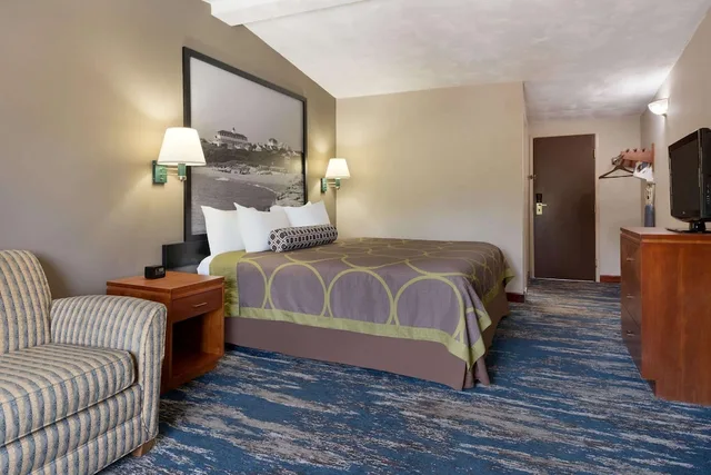غرفة بسرير كينج، Super 8 by Wyndham West Greenwich/Providence 2/3
