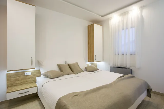 شقة بسرير بطابقين بإطلالة على البحر بشرفة مع أريكة، Adrion Aparthotel 2/3