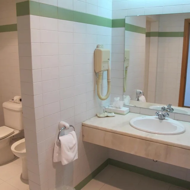 Room, Double or Twin Bed, Pool Side, Quinta Da Penha De Franca 2/3