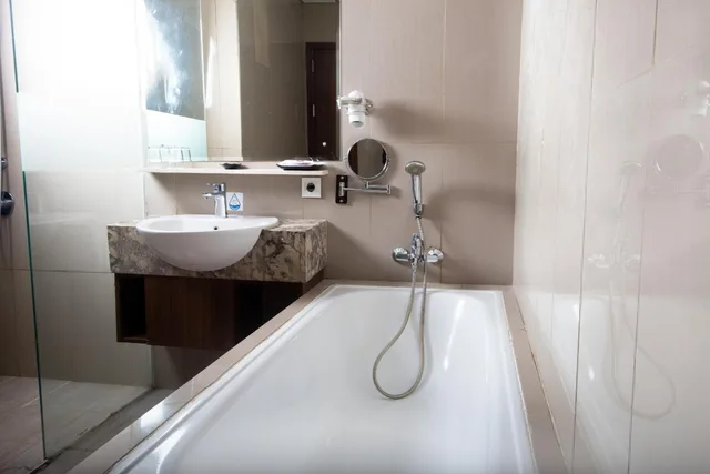 غرفة بسرير كينج بإطلالة على البحيرة، Pakons Prime Hotel 5/6