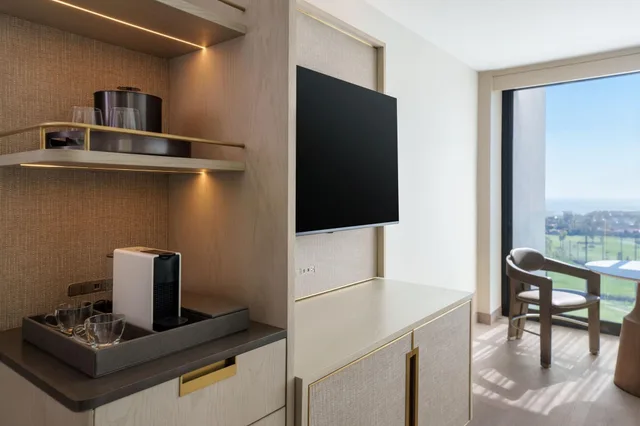 غرفة رباعية لذوي الإعاقة، VEA Newport Beach, A Marriott Resort & Spa 5/5