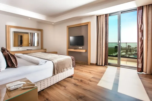 جناح بإطلالة على البحر مع أريكة، Korumar Ephesus Beach and Spa Resort 5/10